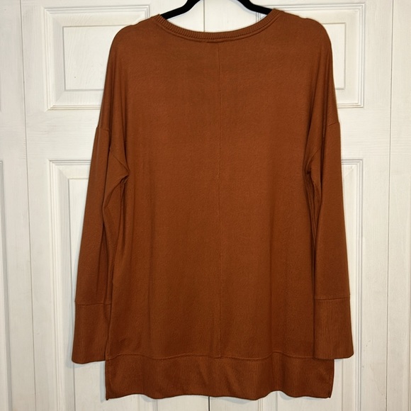 2 Sweaters size Medium - Picture 8 of 8